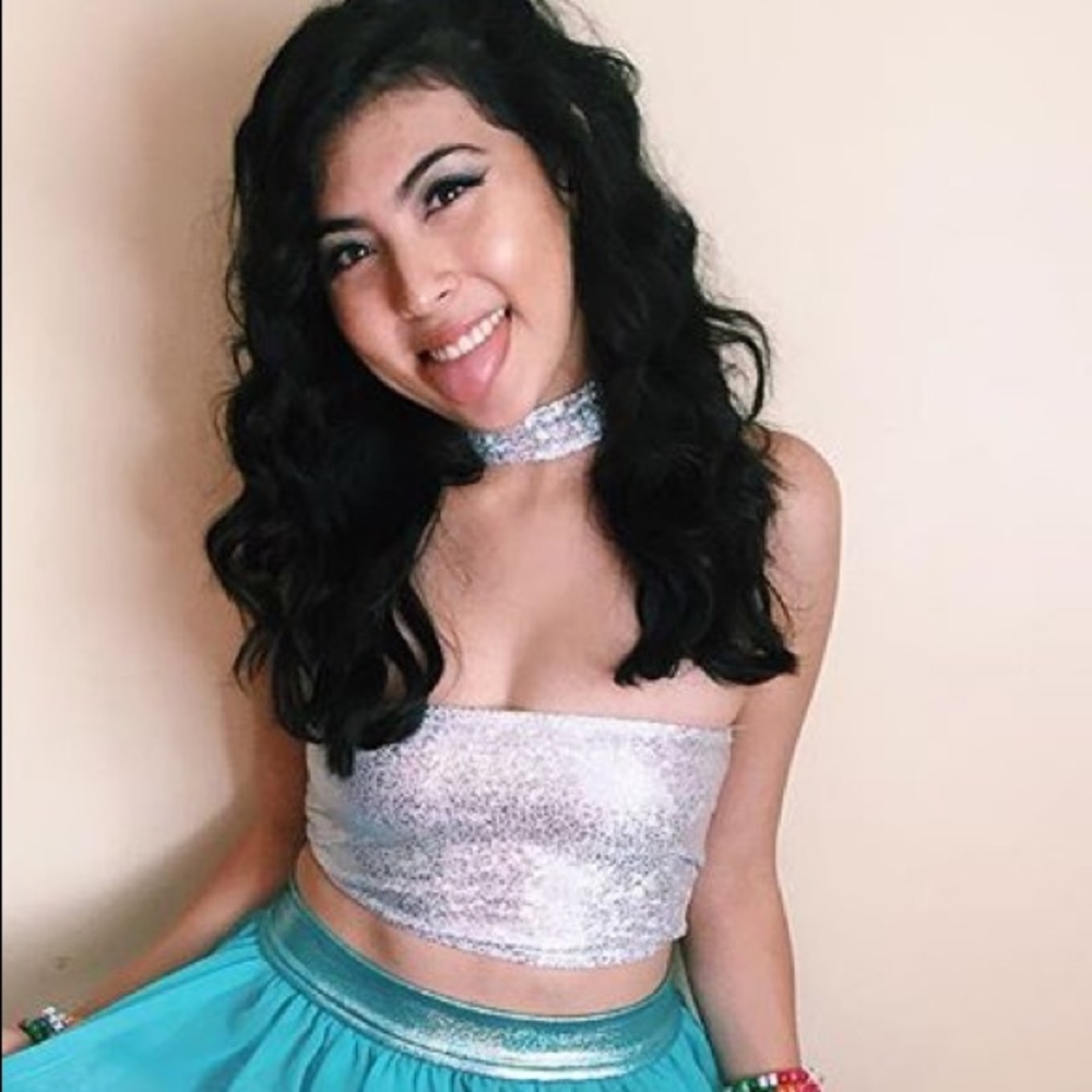 rave tune top with choker